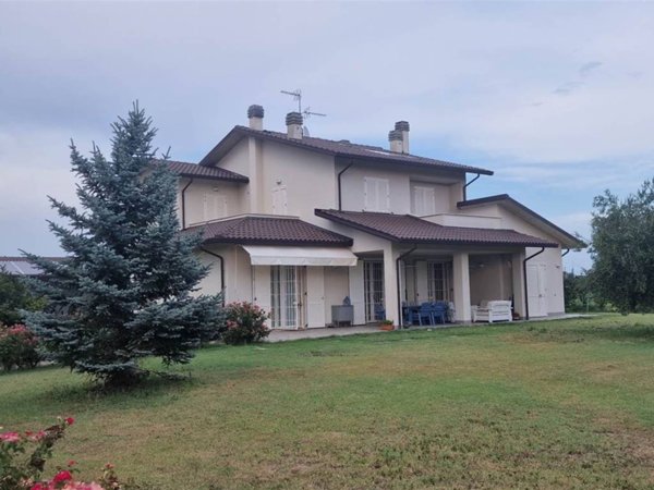 casa indipendente in vendita a Forlì in zona Carpena