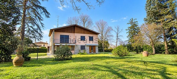 casa indipendente in vendita a Forlì