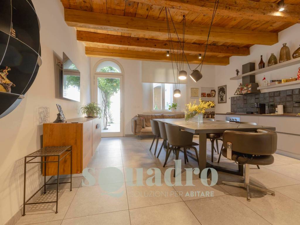 casa indipendente in vendita a Forlì in zona Centro Storico