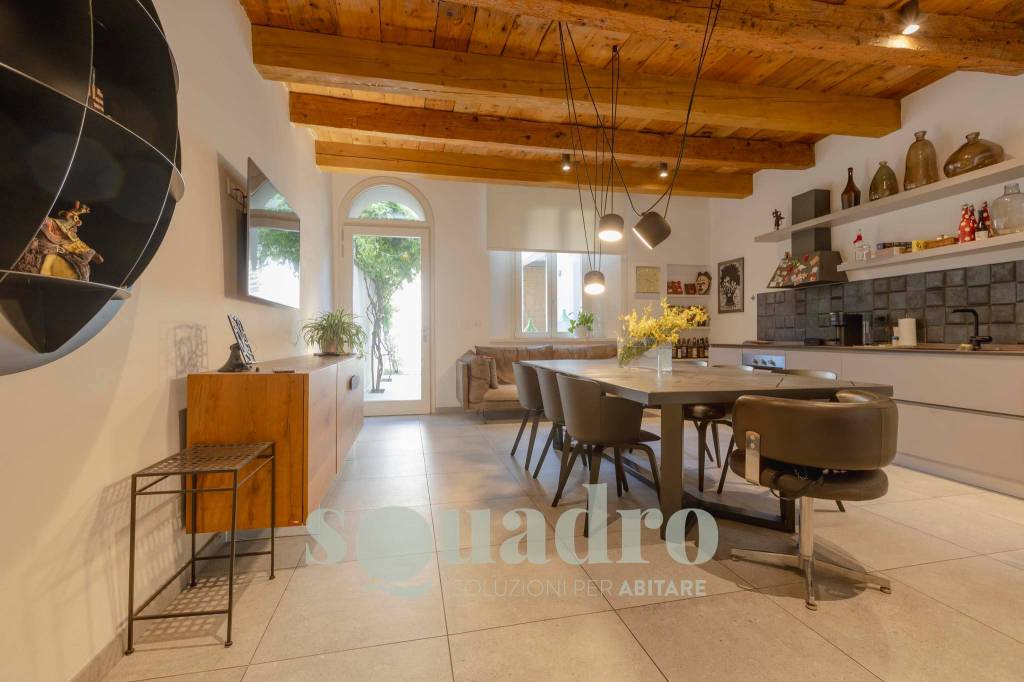 casa indipendente in vendita a Forlì in zona Centro Storico