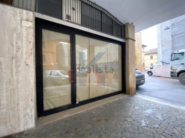negozio in vendita a Forlì in zona Centro Storico