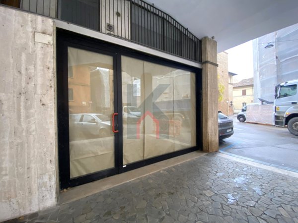 negozio in vendita a Forlì in zona Centro Storico