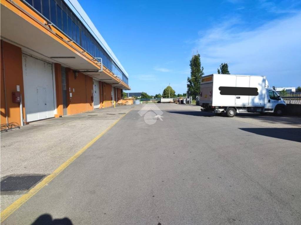 locale commerciale in vendita a Forlì in zona Pieve Acquedotto