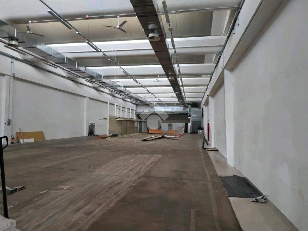 locale commerciale in vendita a Forlì in zona Pieve Acquedotto