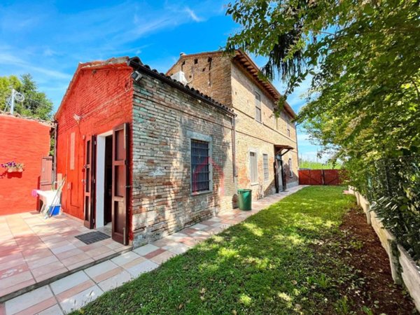 casa indipendente in vendita a Forlì in zona Durazzanino