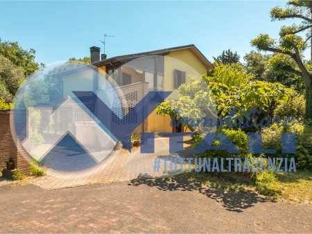 casa indipendente in vendita a Forlì in zona Pievequinta