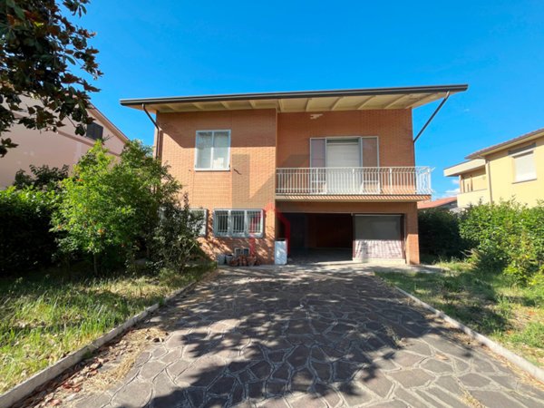 casa indipendente in vendita a Forlì in zona San Martino in Strada