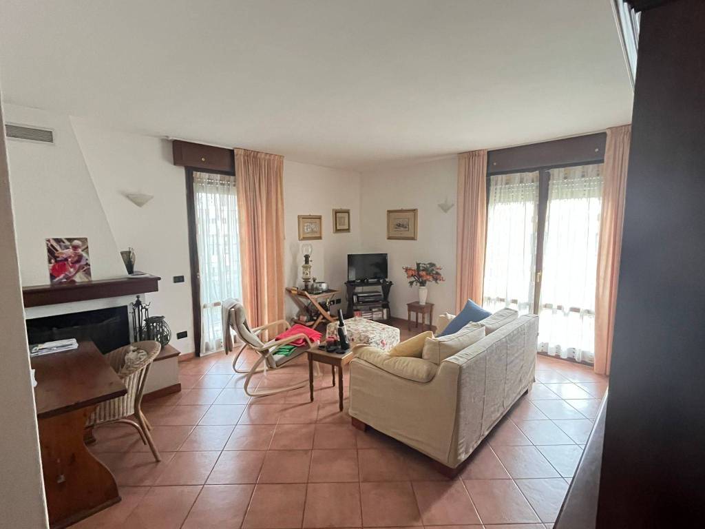 casa indipendente in vendita a Forlì in zona Romiti