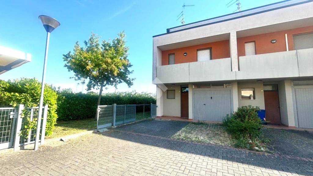 casa indipendente in vendita a Forlì in zona San Giorgio