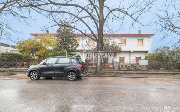 casa indipendente in vendita a Forlì in zona Coriano