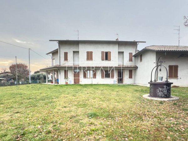 casa indipendente in vendita a Forlì in zona Carpena