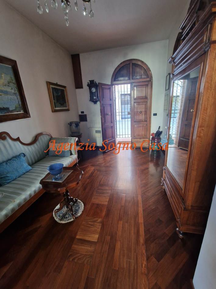 casa indipendente in vendita a Forlì in zona Centro Storico