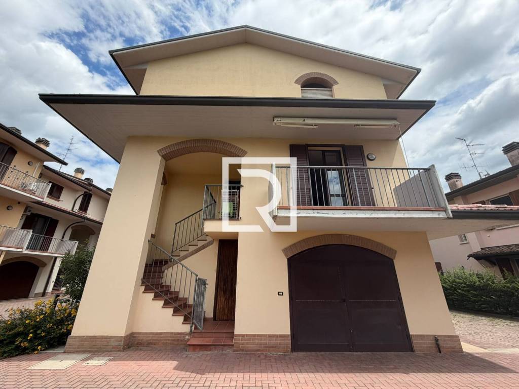 casa indipendente in vendita a Forlì in zona Villanova