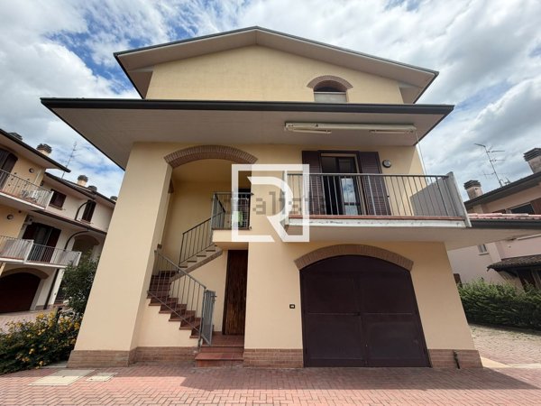 casa indipendente in vendita a Forlì in zona Villanova
