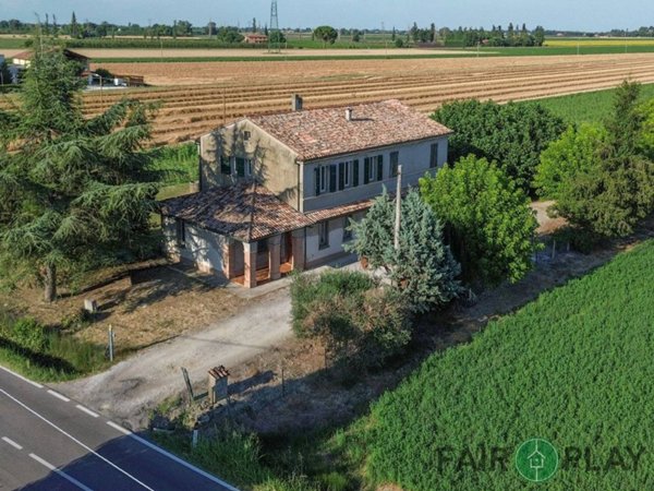 casa indipendente in vendita a Forlì in zona Quattro