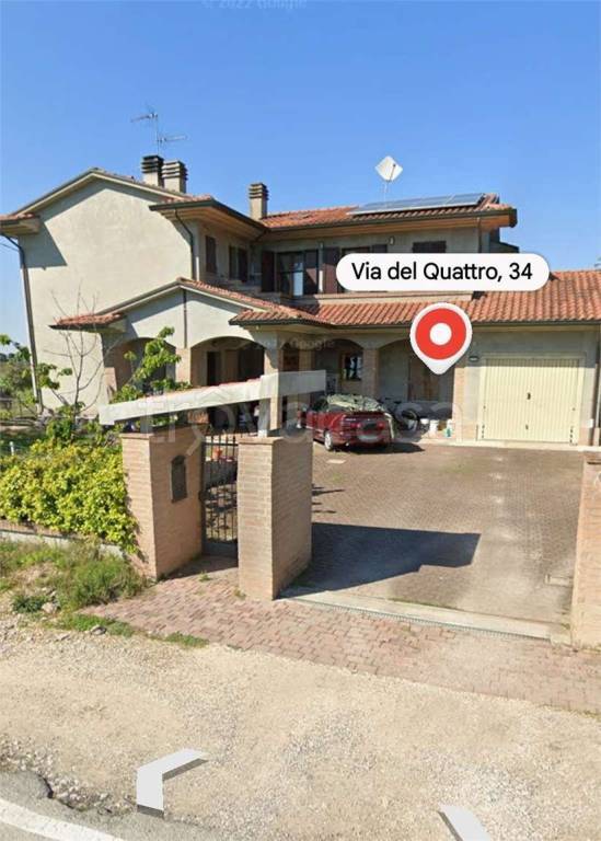 casa indipendente in vendita a Forlì in zona Quattro