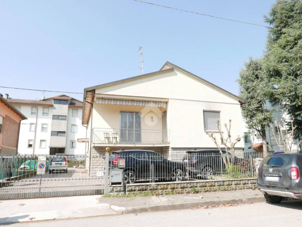 casa indipendente in vendita a Forlì in zona Coriano