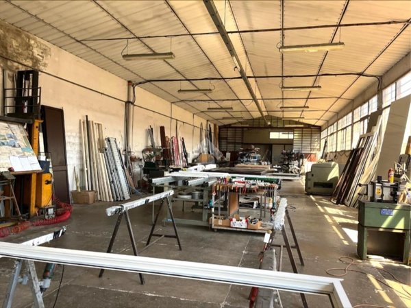 capannone in vendita a Forlì in zona Coriano