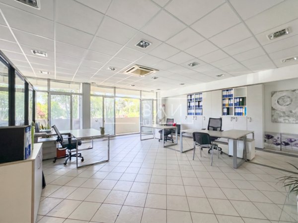 ufficio in vendita a Forlì in zona Coriano