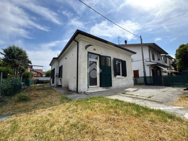 casa indipendente in vendita a Forlì in zona Bussecchio