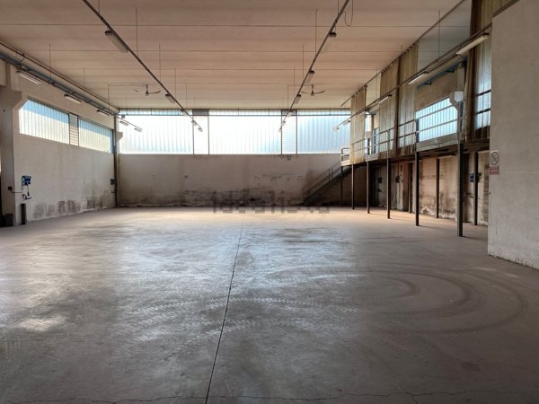 capannone in vendita a Forlì