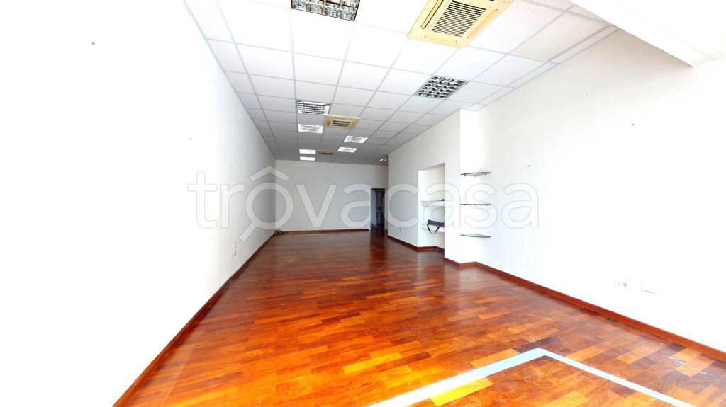 locale commerciale in vendita a Forlì in zona Centro Storico