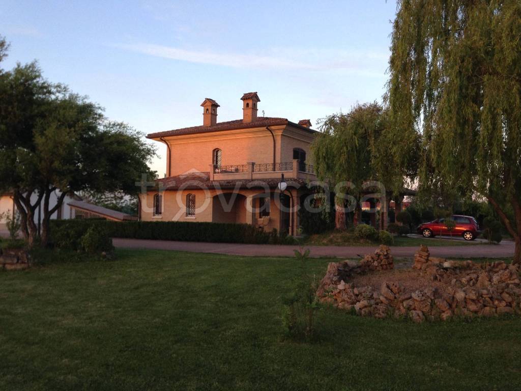 casa indipendente in vendita a Forlì in zona Grisignano