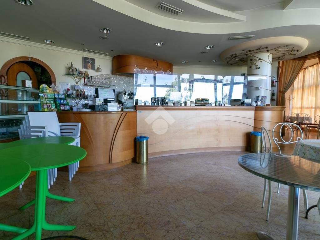 negozio in vendita a Forlì in zona Coriano