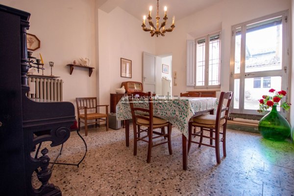casa indipendente in vendita a Forlì in zona Centro Storico