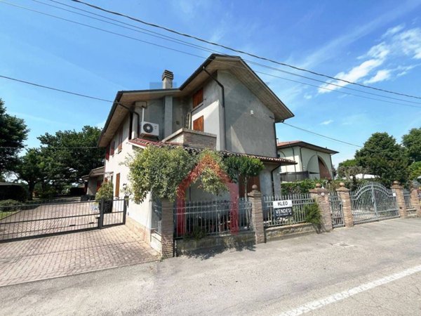 casa indipendente in vendita a Forlì in zona San Tomé