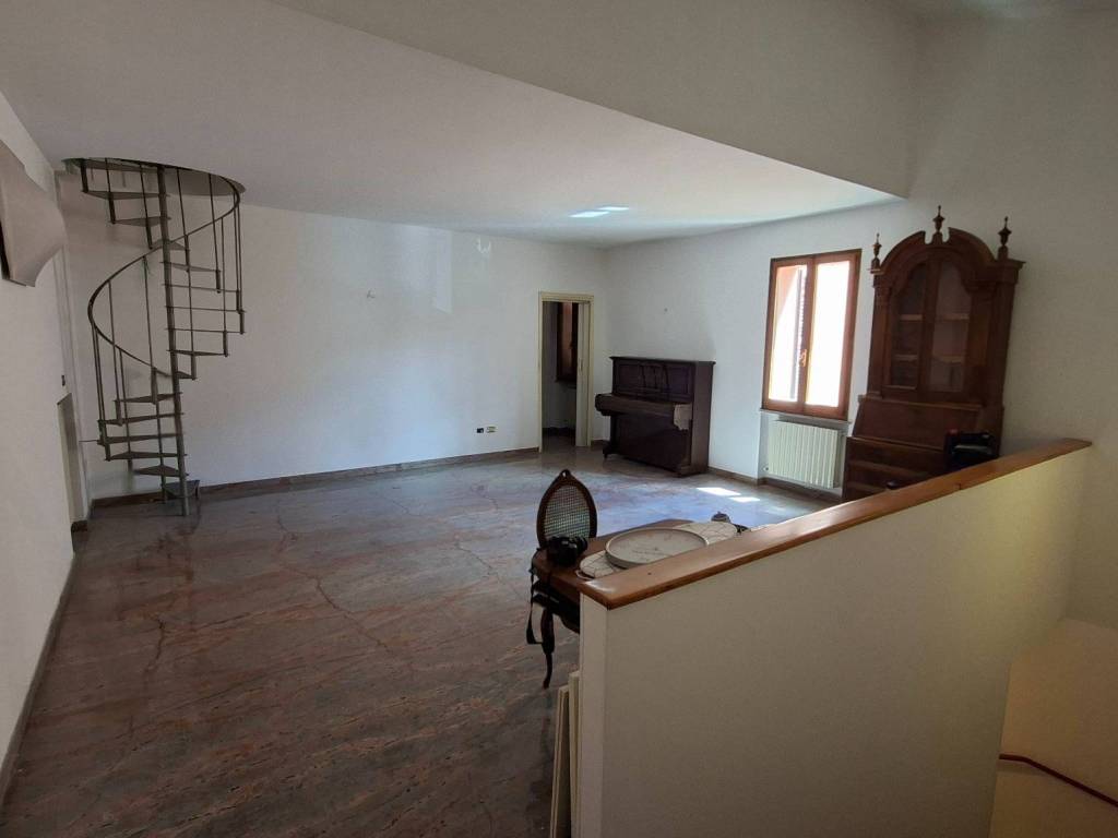 casa indipendente in vendita a Forlì in zona Centro Storico