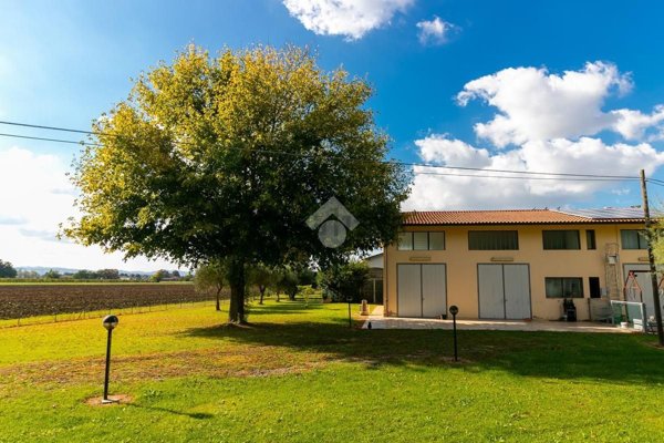 casa indipendente in vendita a Forlì in zona Carpena