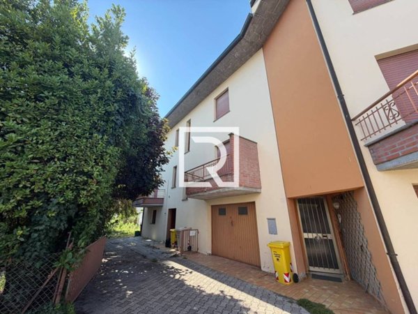 casa indipendente in vendita a Forlì in zona Romiti