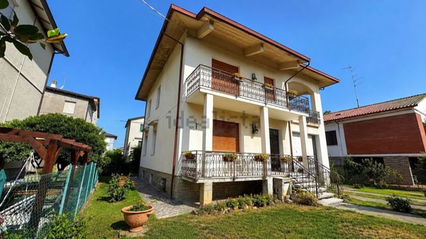 casa indipendente in vendita a Forlì in zona Coriano
