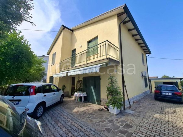 casa indipendente in vendita a Forlì in zona Carpena