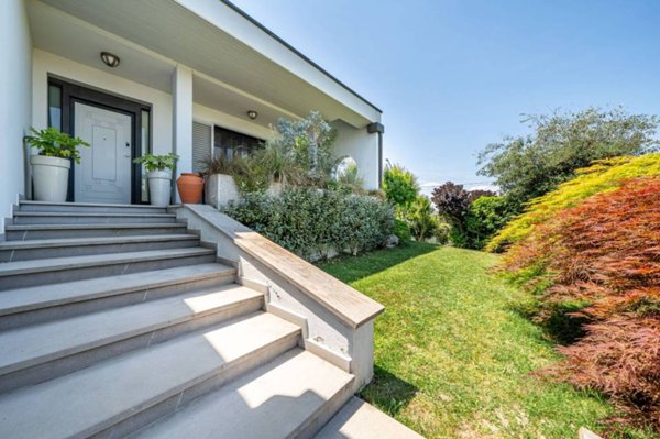 casa indipendente in vendita a Forlì