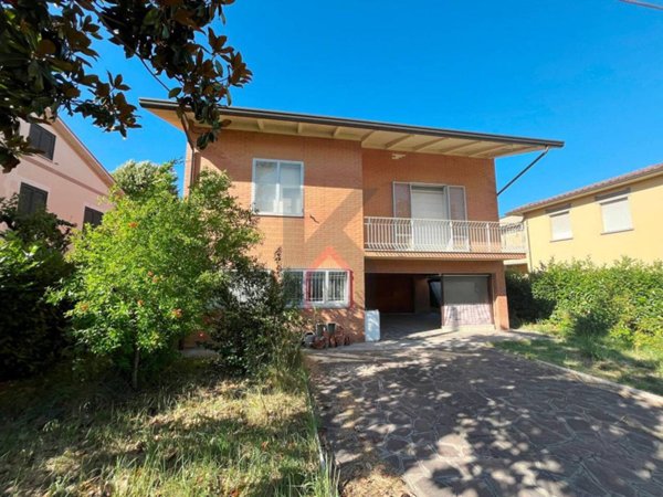 casa indipendente in vendita a Forlì in zona San Martino in Strada
