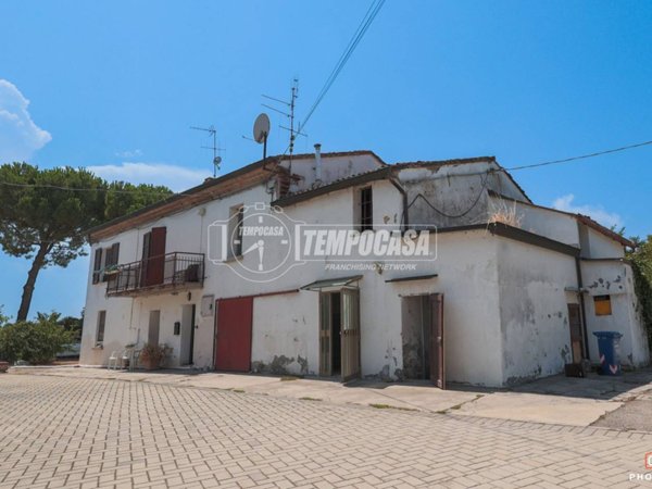 casa indipendente in vendita a Forlì in zona Quattro