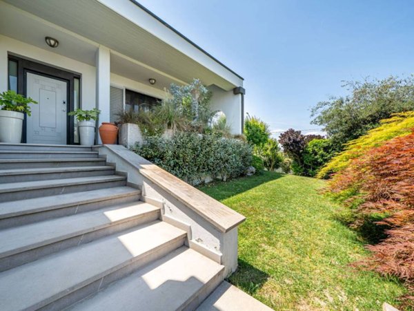 casa indipendente in vendita a Forlì