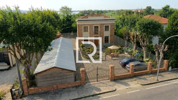 casa indipendente in vendita a Forlì in zona Centro Storico