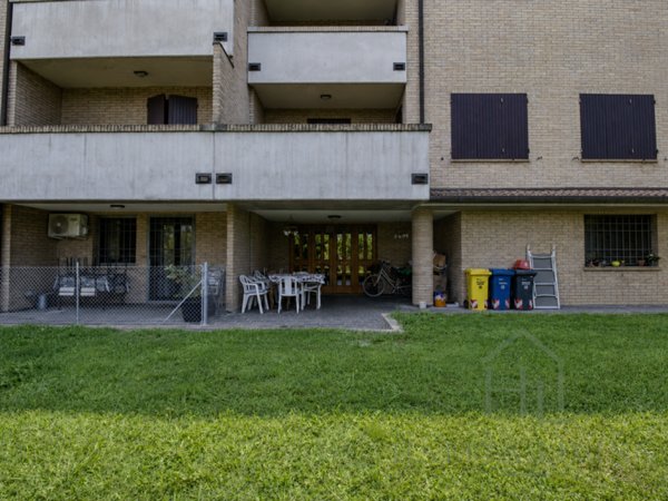 casa indipendente in vendita a Forlì in zona Carpena