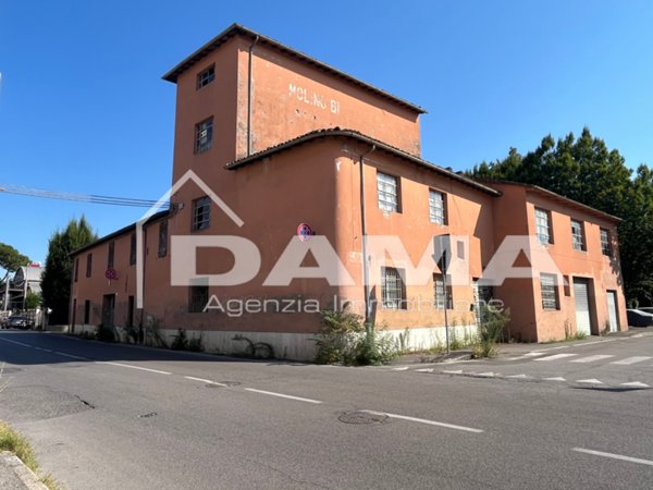 locale commerciale in vendita a Forlì in zona Centro Storico
