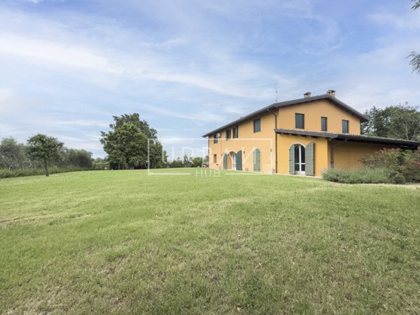 casa indipendente in vendita a Forlì in zona Ravaldino in Monte