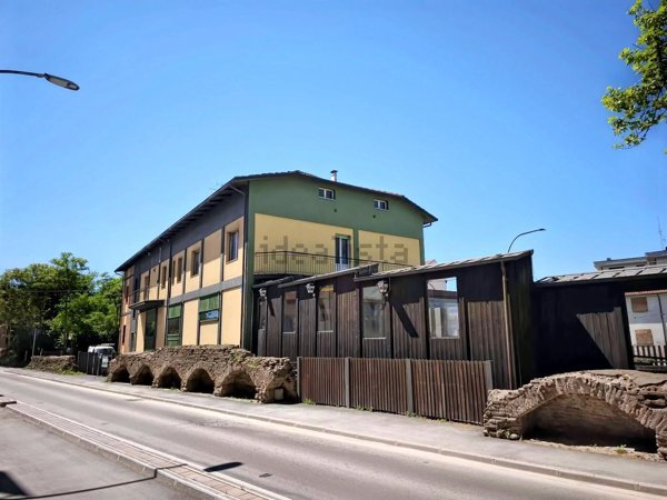 locale commerciale in vendita a Forlì in zona Romiti