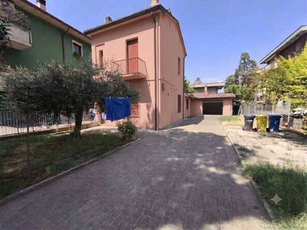 casa indipendente in vendita a Forlì in zona Campo di Marte / Benefattori