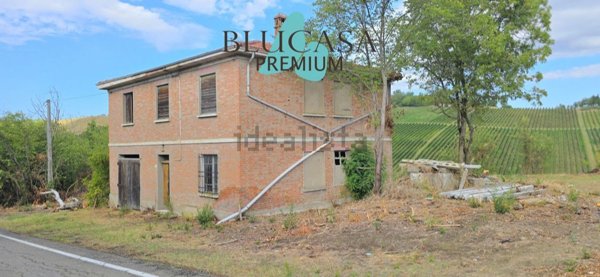 casa indipendente in vendita a Forlì in zona Petrignone