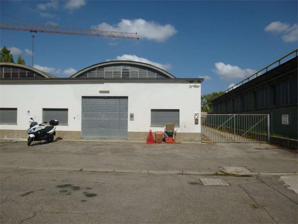 locale commerciale in vendita a Forlì in zona Musicisti / Grandi Italiani