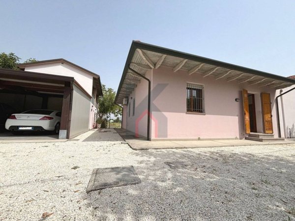 casa indipendente in vendita a Forlì in zona Villanova