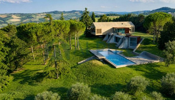 casa indipendente in vendita a Forlì