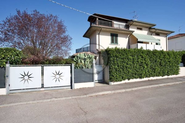 casa indipendente in vendita a Forlì in zona Pieve Acquedotto
